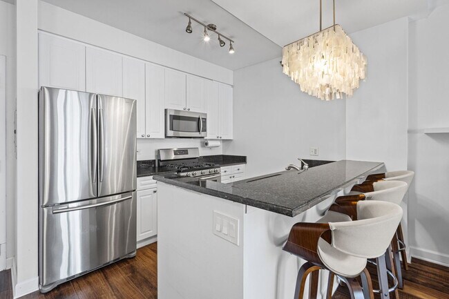 Building Photo - 330 N Jefferson St