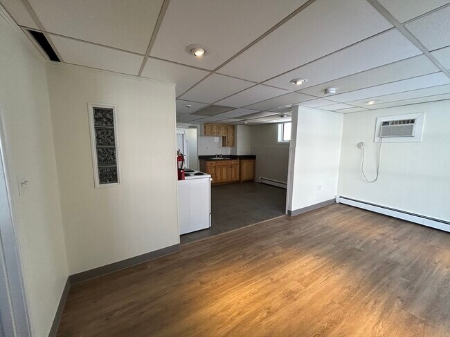 Building Photo - 200 Main St