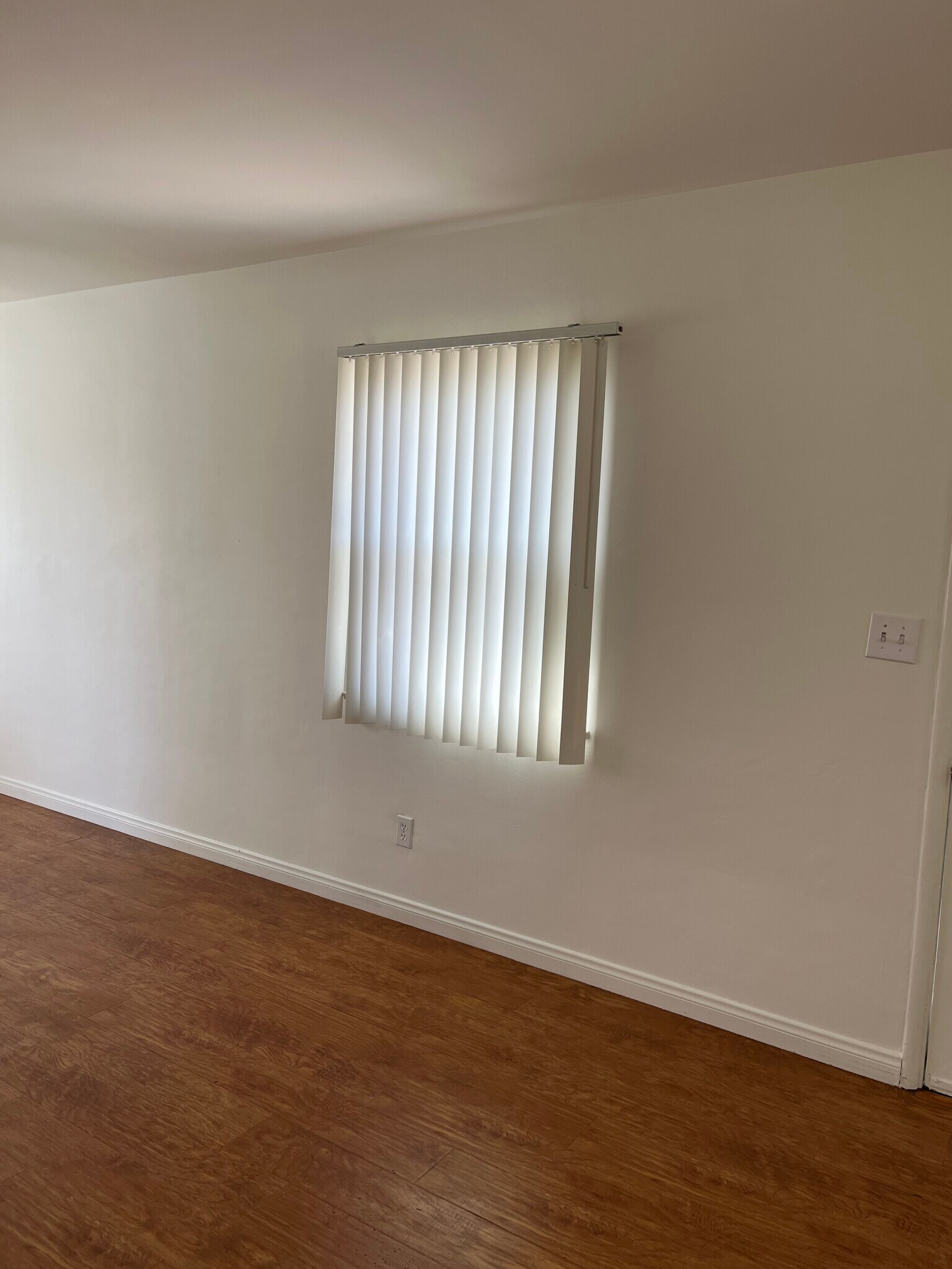 Building Photo - 5644 1/2 Kester Ave