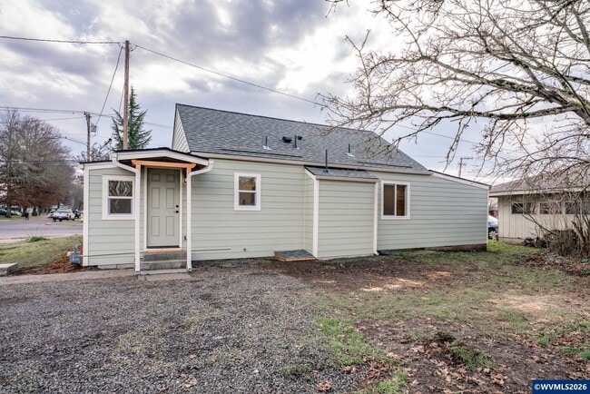Building Photo - Fully Remodeled 2 Bedroom on a corner lot!