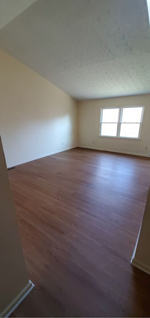 Building Photo - 3 Bedroom, 2 Bathroom in Lexington!