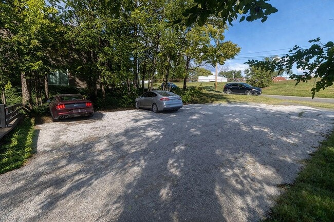 Building Photo - 213 N Ann St