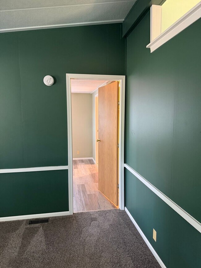 Building Photo - 3-bedroom 2 bath house in Springfield!
