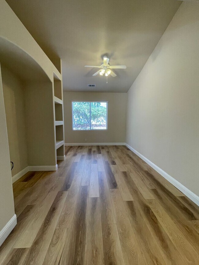 Building Photo - 1020 White Cloud Dr