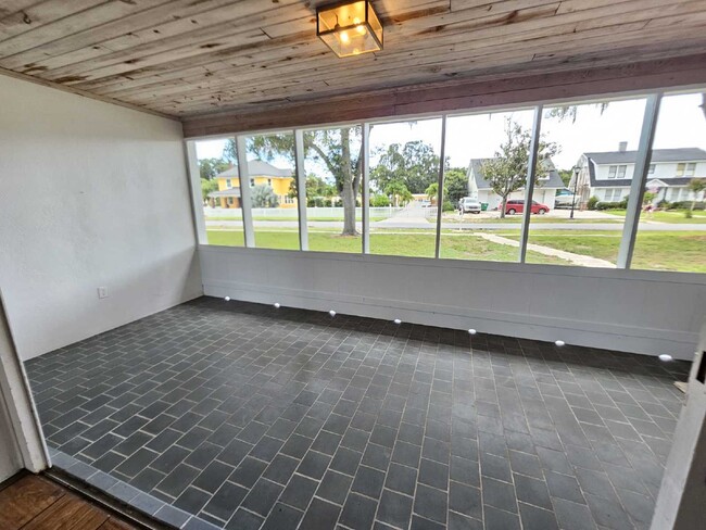 Building Photo - Charming 3-Bedroom Retreat with Spacious 1...