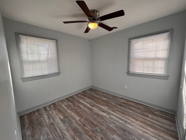 Building Photo - 109 Sharyn Ln