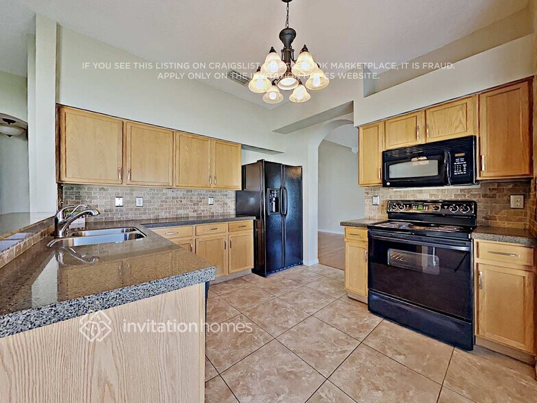 Building Photo - 12725 Longcrest Dr