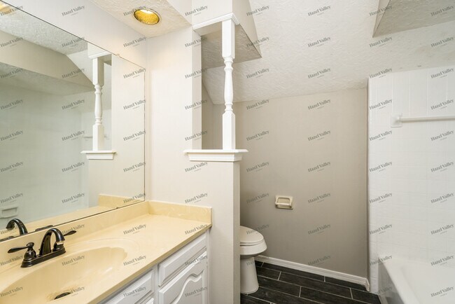 Building Photo - 8304 S 6th St