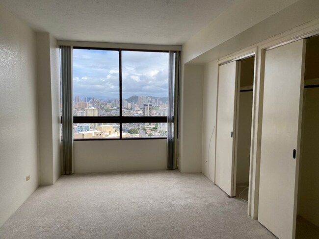 Building Photo - 2499 Kapiolani Blvd