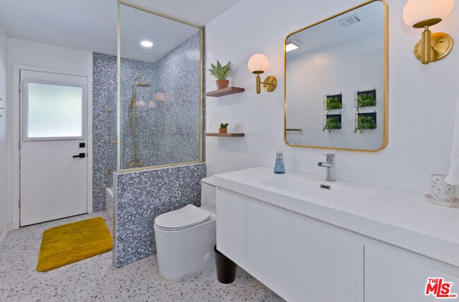 Building Photo - 2660 N Farrell Dr