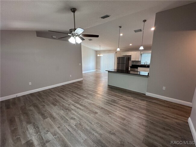 Building Photo - 1411 W Cary Dr