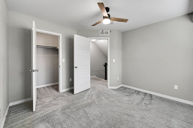 Building Photo - $2,550.00, 3 bed, 2.5 bath located in Colo...
