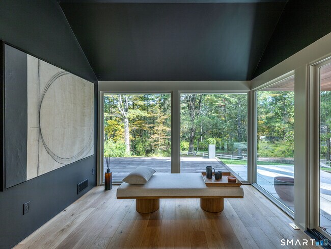 Building Photo - 110 Sharon Rd