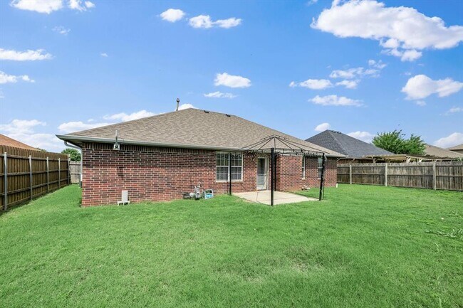 Building Photo - 616 Garrison Ln