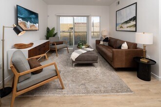 Building Photo - 7th West at Midtown