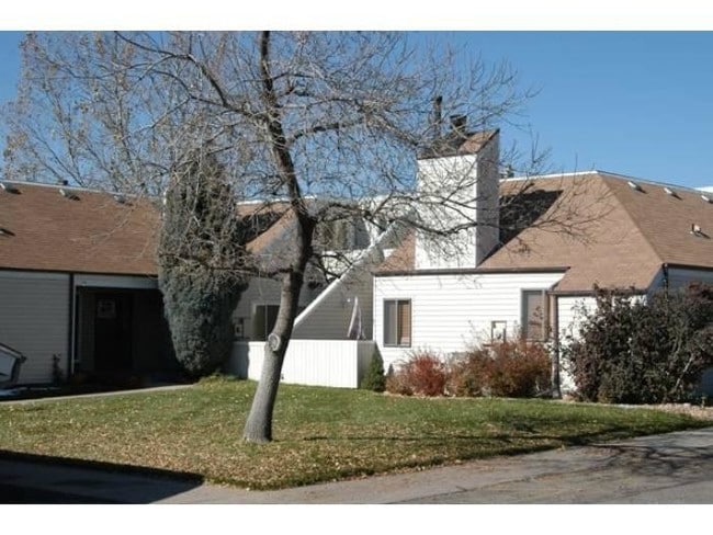 Building Photo - 13605 E Yale Ave