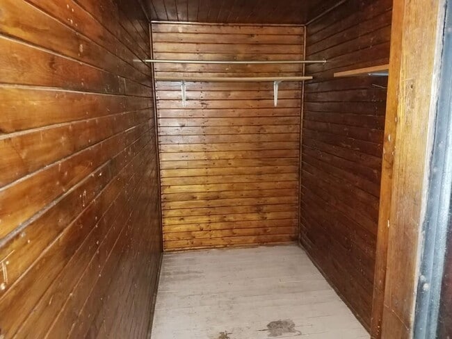 Building Photo - 902 Avon St