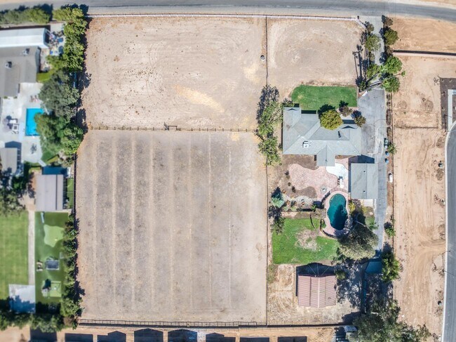 Building Photo - 4105 E Perrin Ave