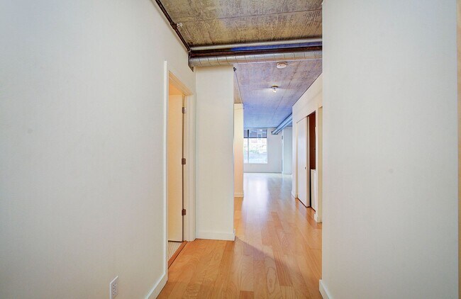 Building Photo - THE CIVIC IN GOOSE HOLLOW STUDIO BEDROOM CONDO!