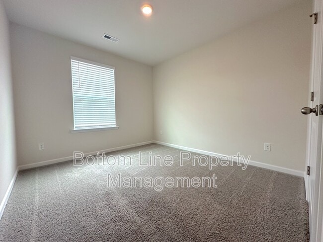 Building Photo - 2129 Allium Dr