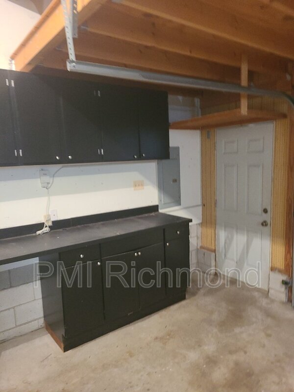 Building Photo - 4601 Winterset Pl