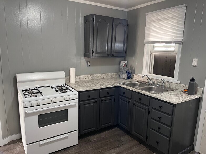 new agrabite countertops - 1609 Kenneth Ave