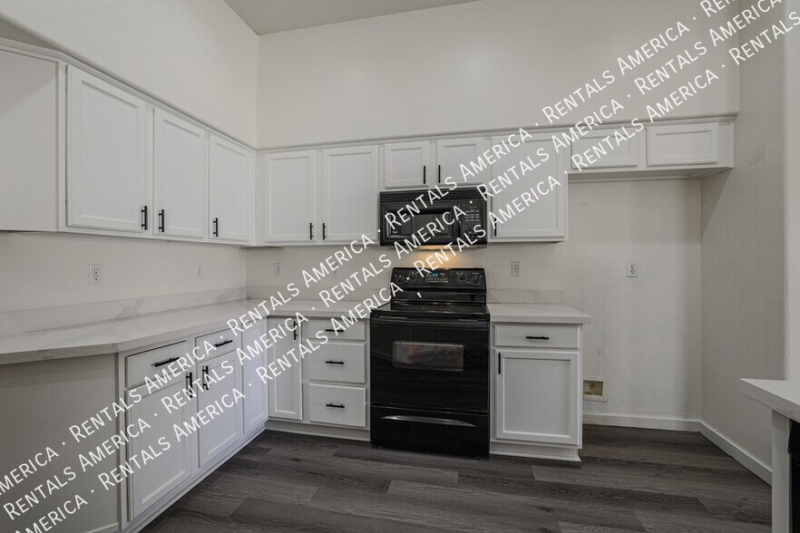 Building Photo - 2126 E Fawn Dr