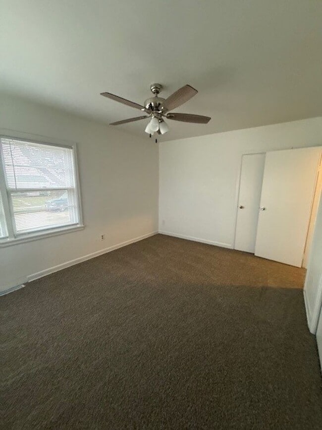 Building Photo - Charming 3-Bedroom Home Near Kenosha Dream Park