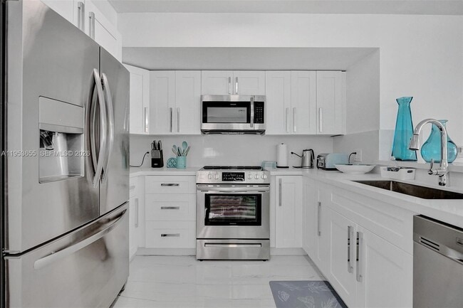 Building Photo - 19601 E Country Club Dr