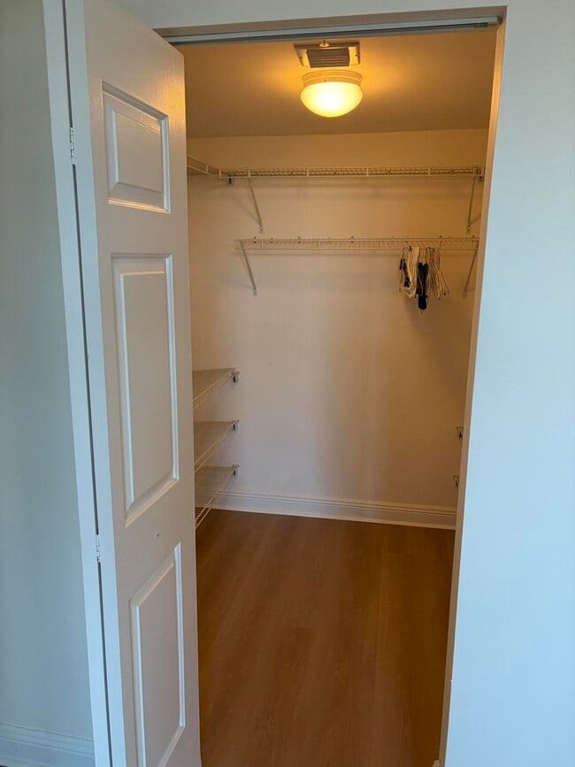 Building Photo - 610 Clematis St