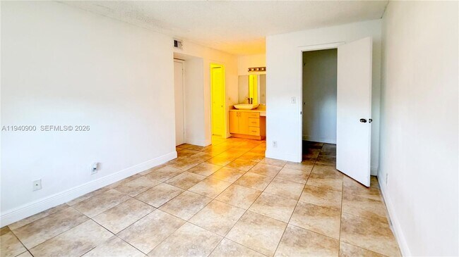 Building Photo - 3400 Pinewalk Dr N