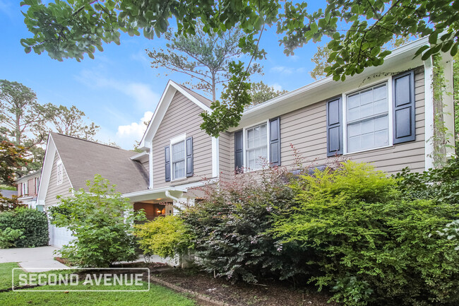 Building Photo - 1720 Wedgewood Dr