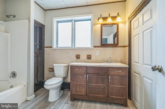 Building Photo - 4658 Mansion St