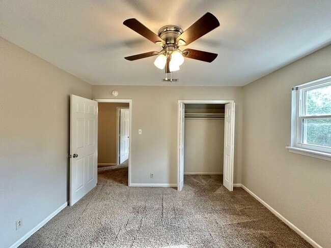 Building Photo - Available Now! Beautiful 3 Bedroom 2 Bath ...
