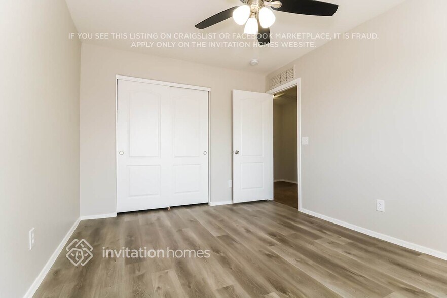 Building Photo - 21760 W Mohave St