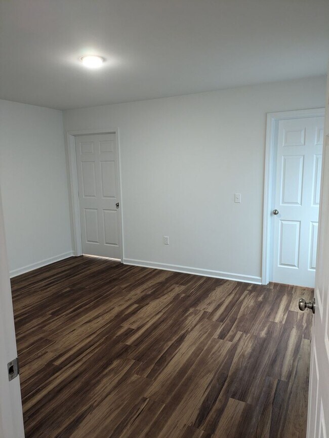 Building Photo - 210 Charleston Dr