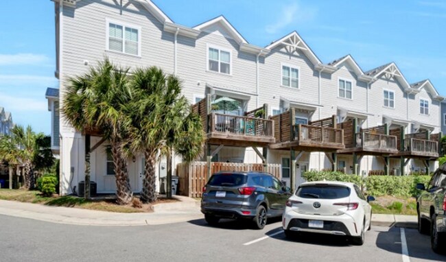 Building Photo - Spacious Summerwalk Townhome