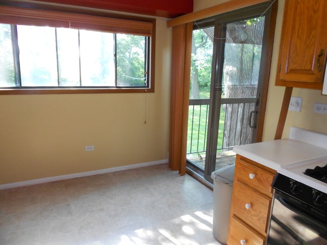 Building Photo - 37 Creekside Cir