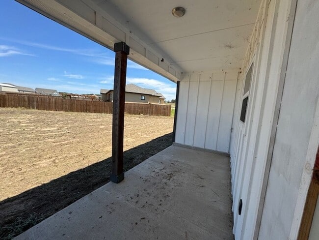 Building Photo - Super Nice Beautiful  3 bedroom 2 bath- In La Vernia with Over .43 acres