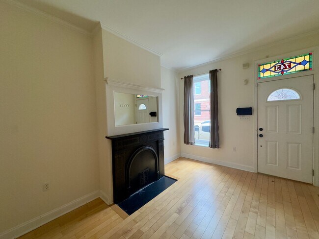 Building Photo - Inviting 3-Bedroom Single Family Townhome ...