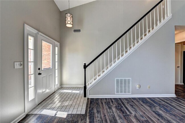 Building Photo - 235 Tanners Ct