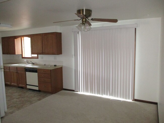 Building Photo - Beautiful 3 Bedroom, 1 Bath Ranch in Lovel...