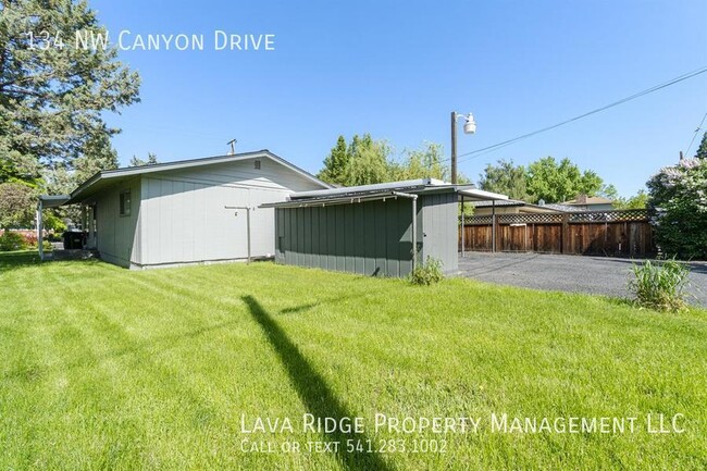 Building Photo - 134 NW Canyon Dr