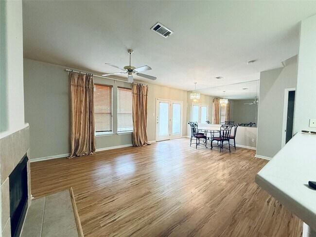 Building Photo - 2100 Pipers Field Dr