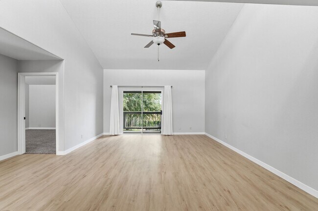 Building Photo - Fully Updated 2 Bed Mesa Condo | Quartz Counters + Pool & Spa