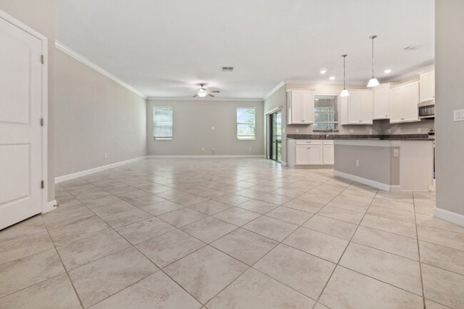 Building Photo - "Spacious 4-Bed Oasis with Granite Charm in Lutz!"In a gated community with 2 Cars garage