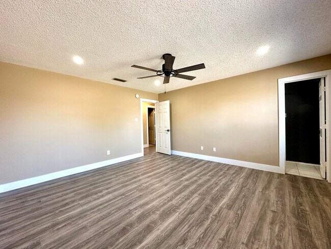 Building Photo - 6106 9th St