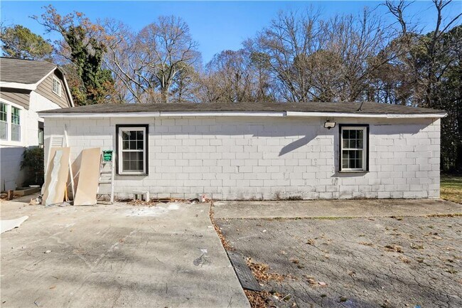 Building Photo - 1512 Flat Shoals Rd