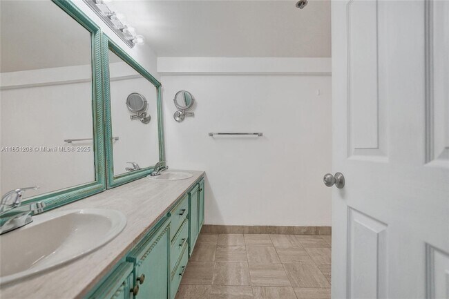 Building Photo - 1201 S Ocean Dr