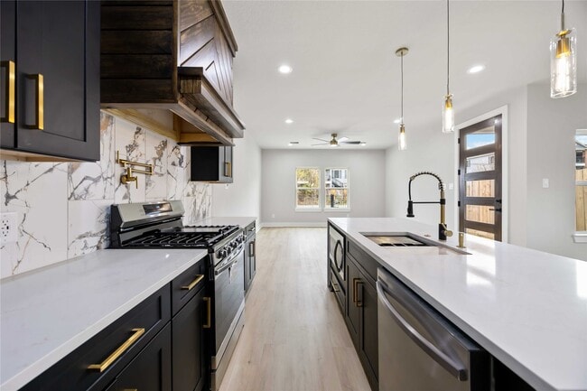 Building Photo - 8310 Mariah St